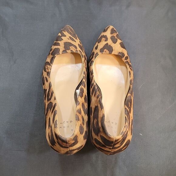 A.NEW DAY ANIMAL PRINT POINTED TOE PUMP - Picture 5 of 16